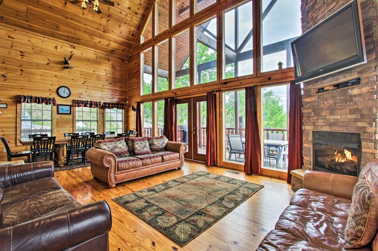 Expansive Gatlinburg Cabin Hot Tub, Deck And Grill! Bagian luar foto