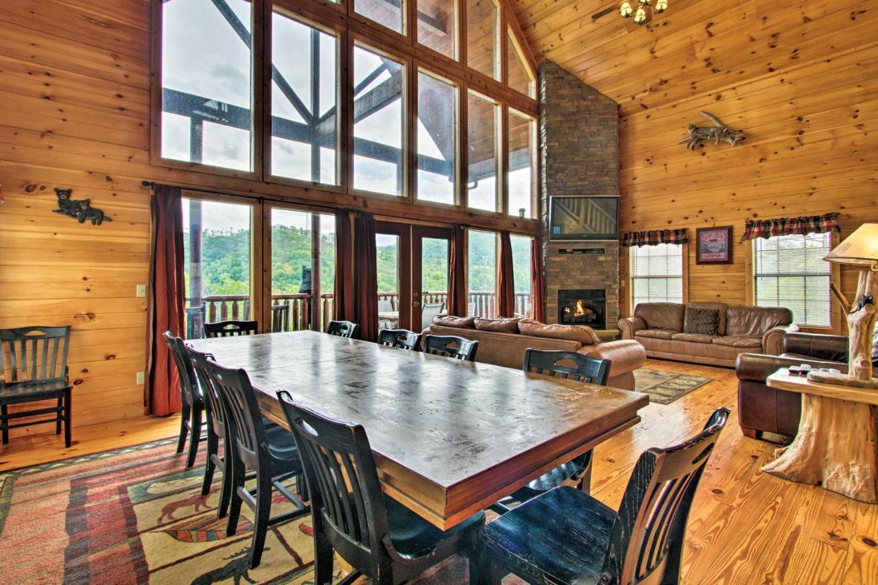 Expansive Gatlinburg Cabin Hot Tub, Deck And Grill! Bagian luar foto