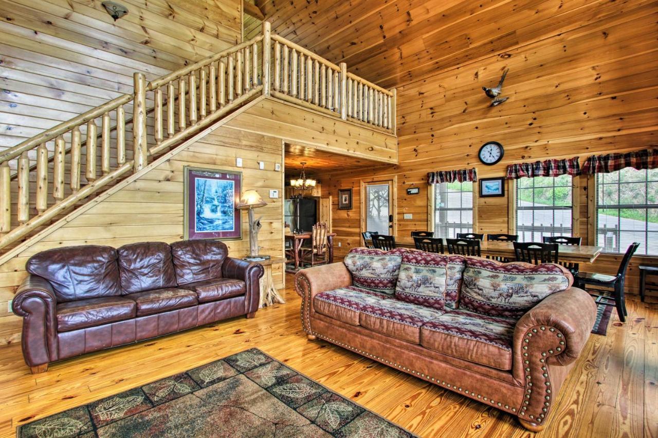 Expansive Gatlinburg Cabin Hot Tub, Deck And Grill! Bagian luar foto