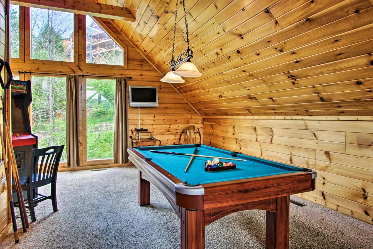 Expansive Gatlinburg Cabin Hot Tub, Deck And Grill! Bagian luar foto