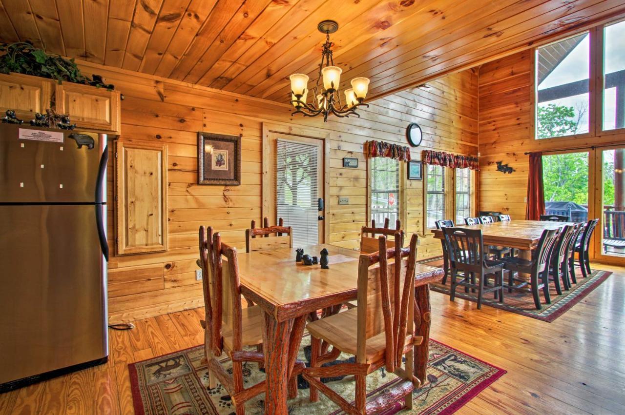 Expansive Gatlinburg Cabin Hot Tub, Deck And Grill! Bagian luar foto