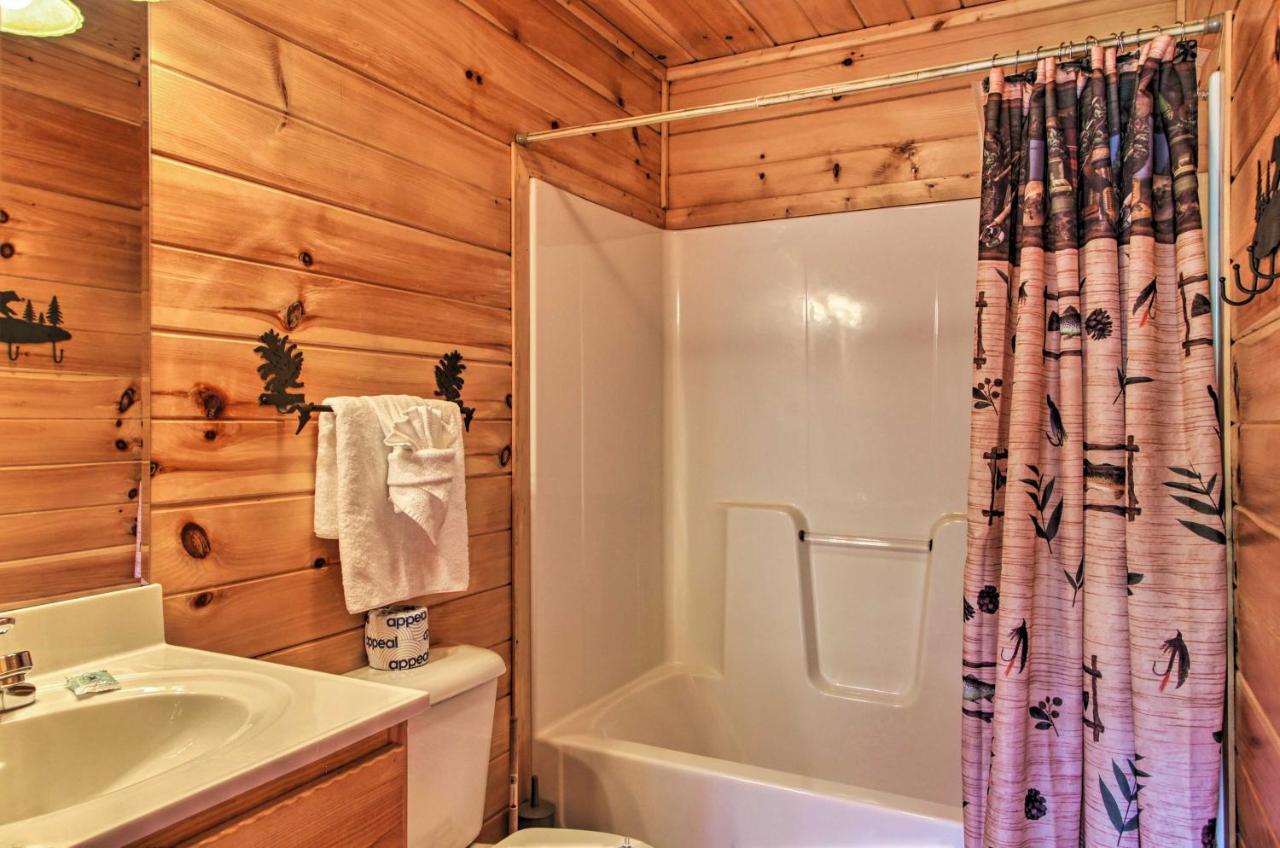 Expansive Gatlinburg Cabin Hot Tub, Deck And Grill! Bagian luar foto